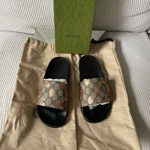 ********SOLD********* Gucci slides